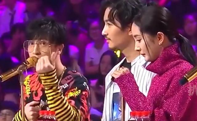 薛之谦再次硬刚资本,一句话扯下好声音遮羞布,却被节目组针对