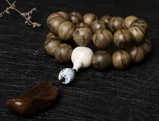 杨子|手里有这10种手串的都拿出来,咱来聊聊如何给它们打基础!