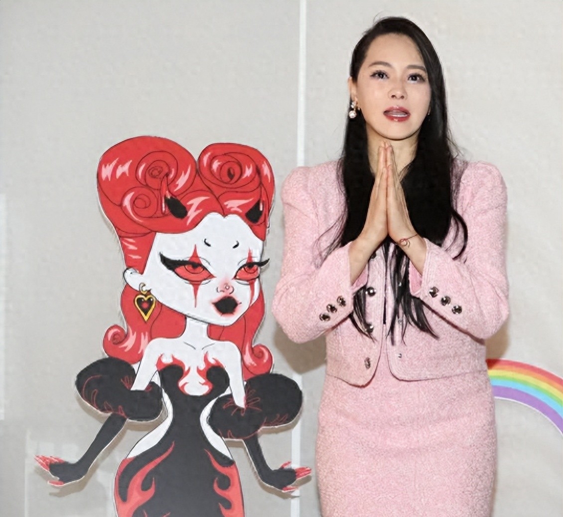 伊能静首露面回应婚变，为自己的行为道歉，坚信秦昊和她只是朋友