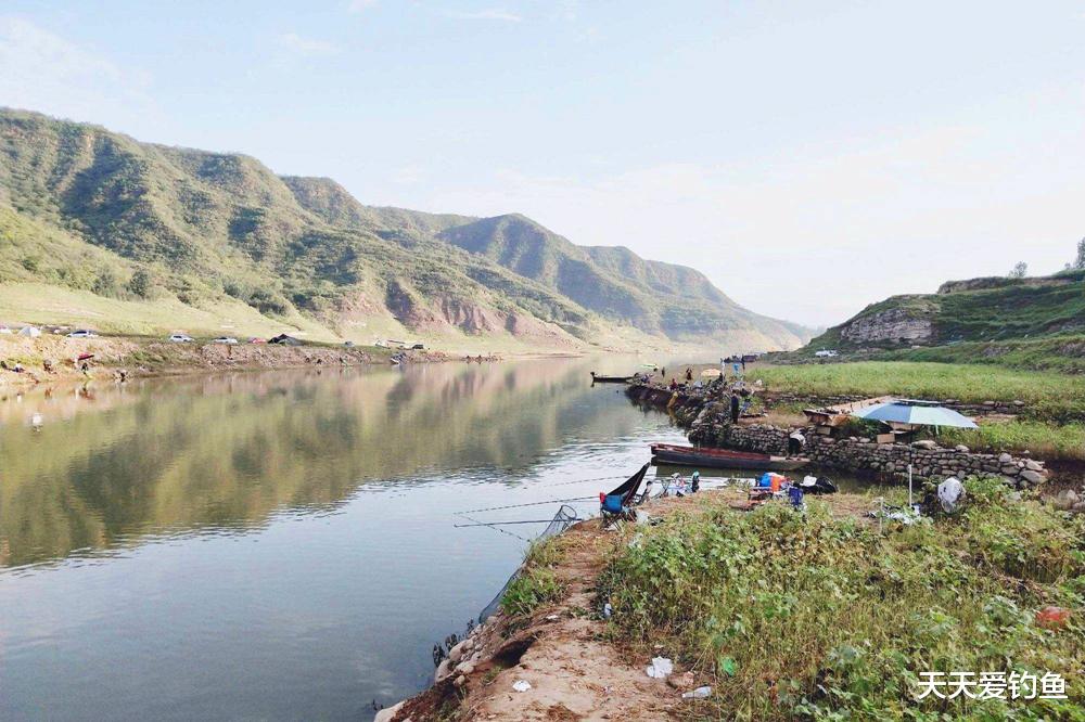 夏天野钓，跟着钓鱼谚语找鱼窝，选对钓位连竿上鱼