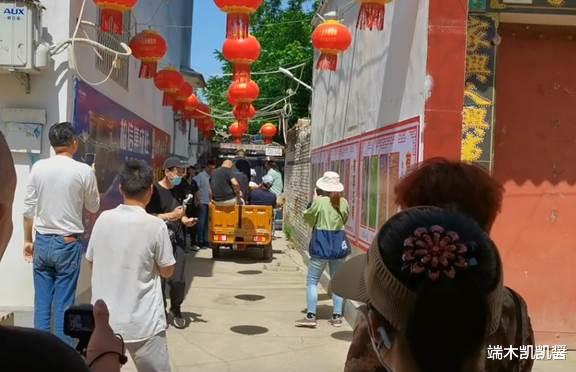 陈萌|陈萌北京账号被封后，又被曝二婚离异带男娃，把朱家当接盘侠吗