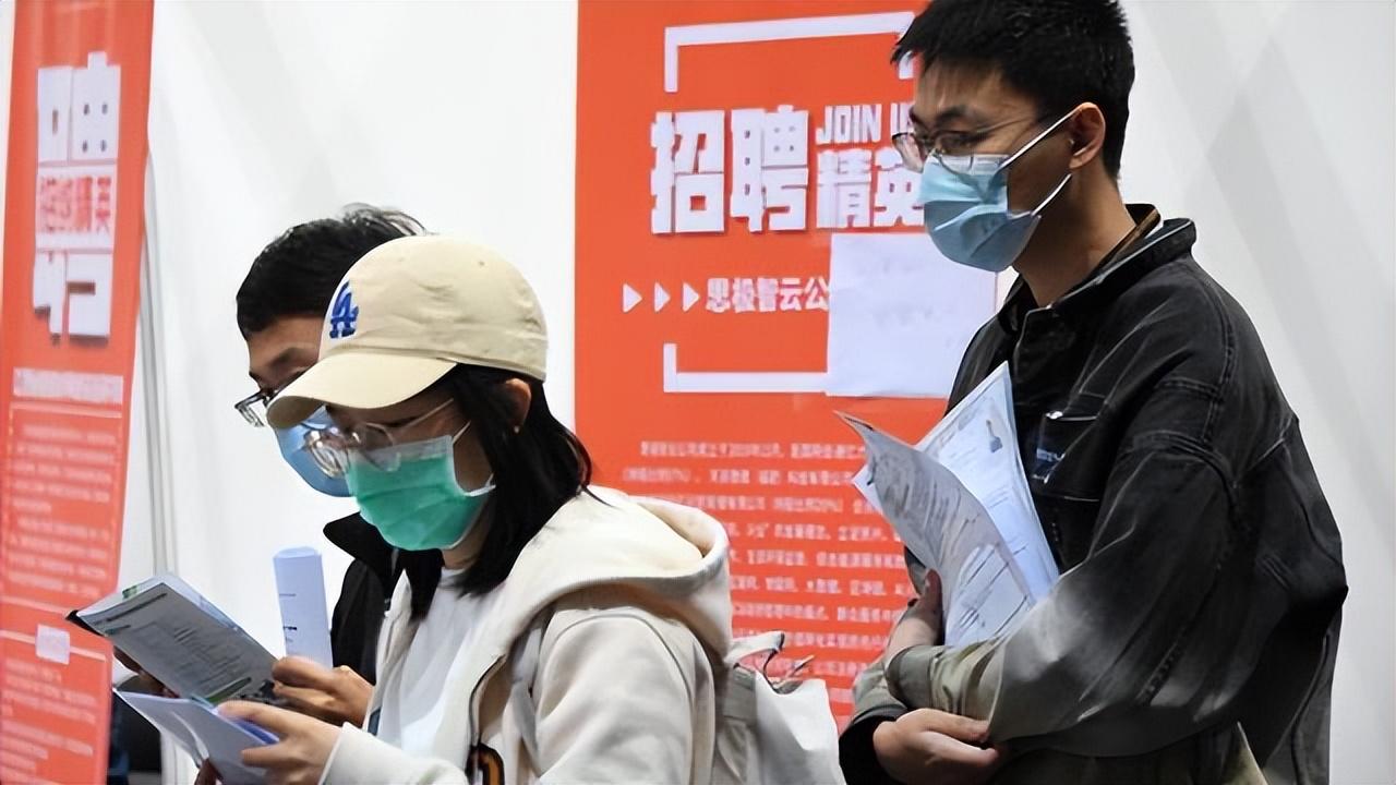 深圳市|深圳流浪女：我本科毕业皮肤白皙，就算翻垃圾桶为生，也绝不上班