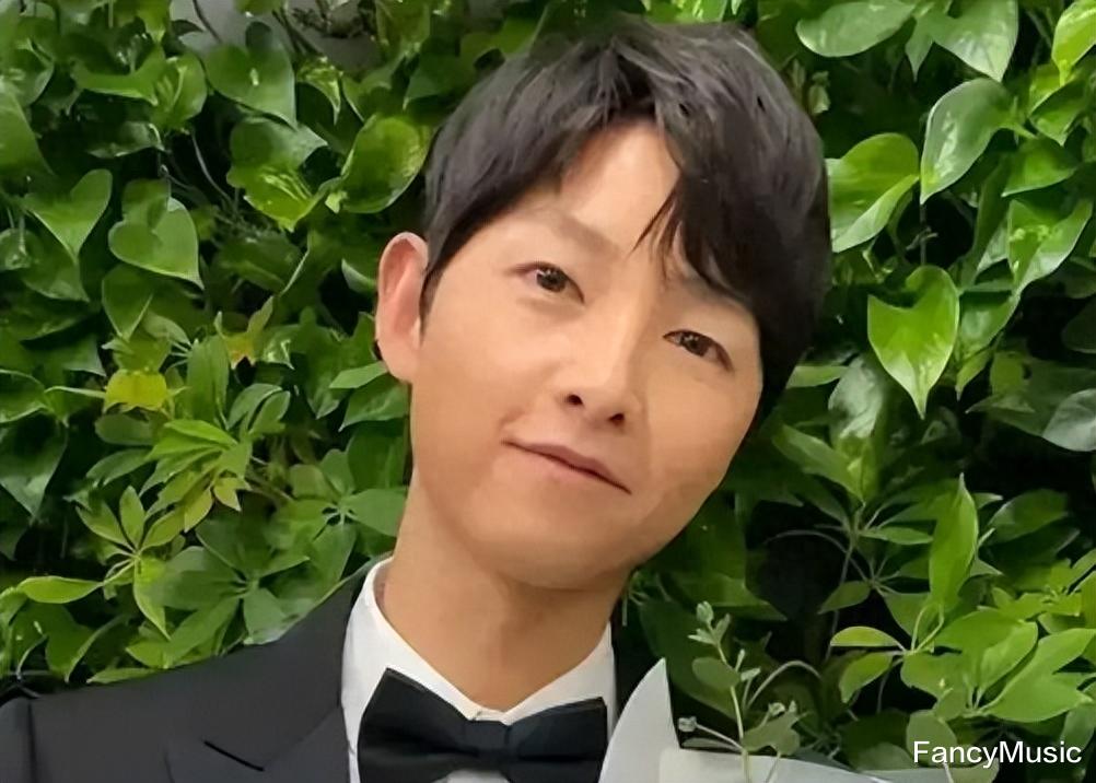 双宋差距越拉越大，曾经的顶流夫妇，如今男宋全靠“父凭子贵”！