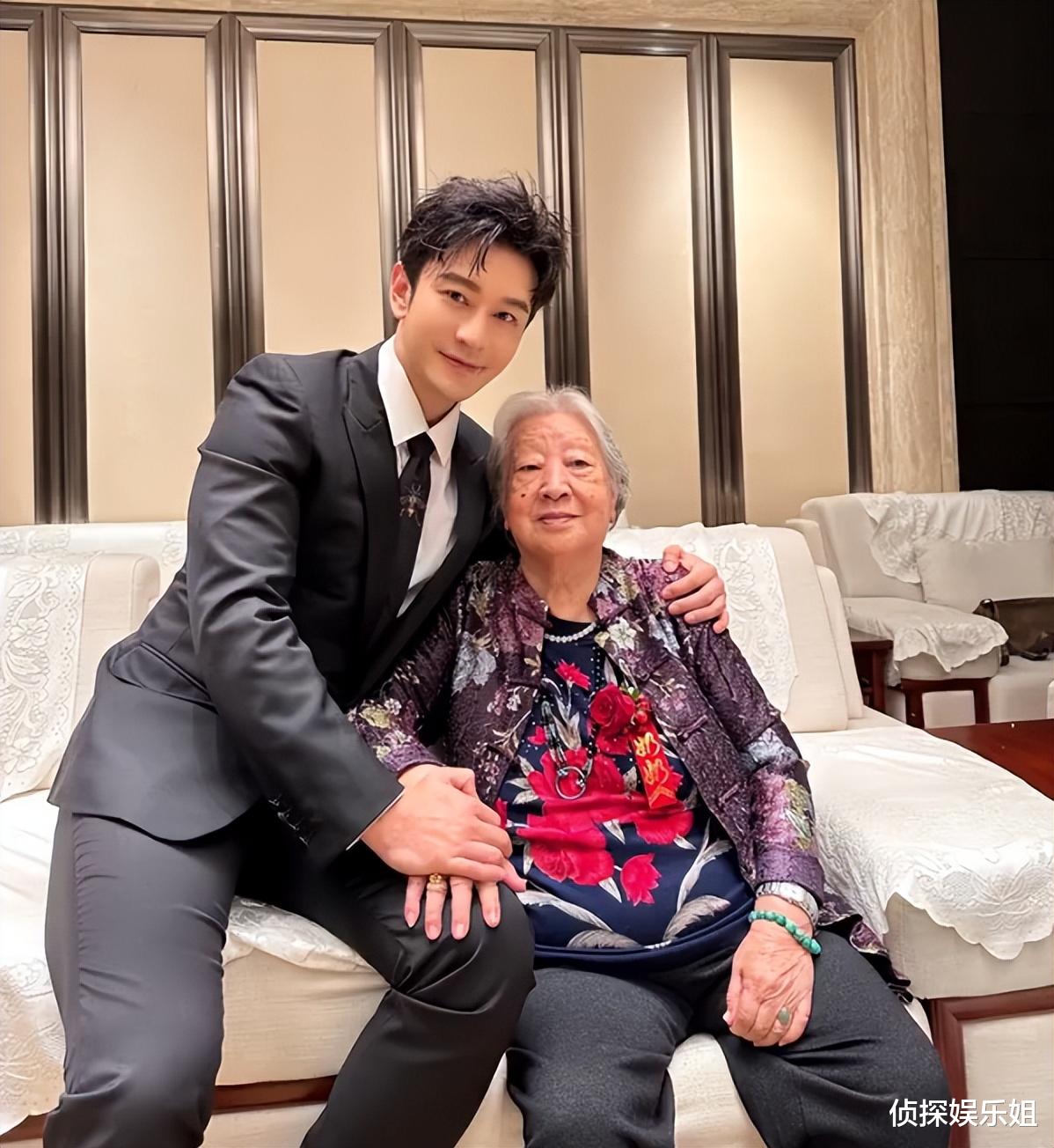 黄晓明|黄晓明为妈妈和姥姥庆祝妇女节，晒祖孙三代合照超幸福