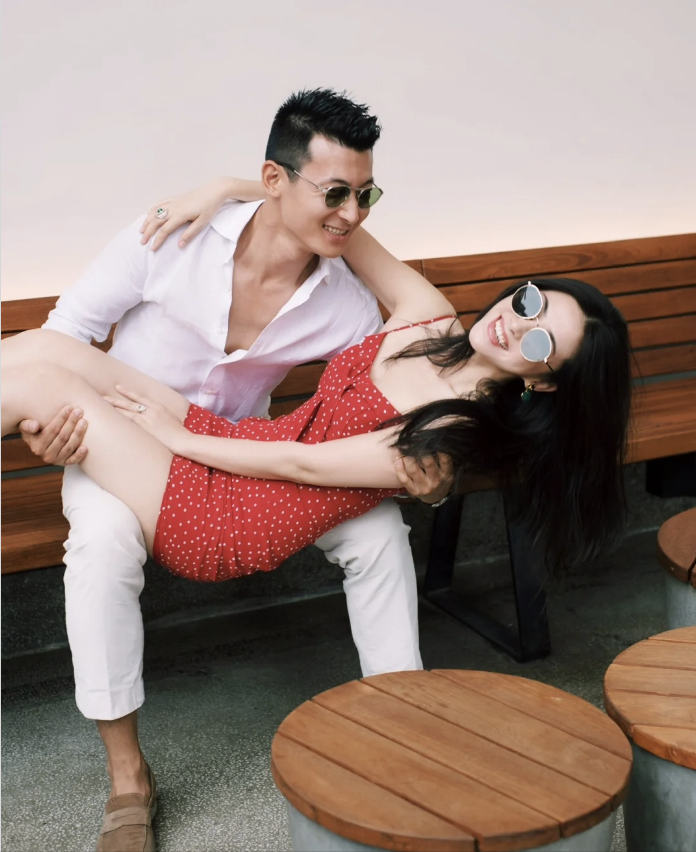 朱珠|朱珠带女儿看画展,打扮得光鲜亮丽,保姆一路同行,朴实接地气