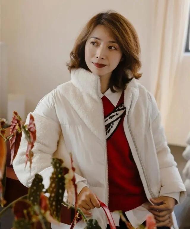 等你老了,尽量别留长发、烫小卷!推荐这4种发型,洋气显年轻