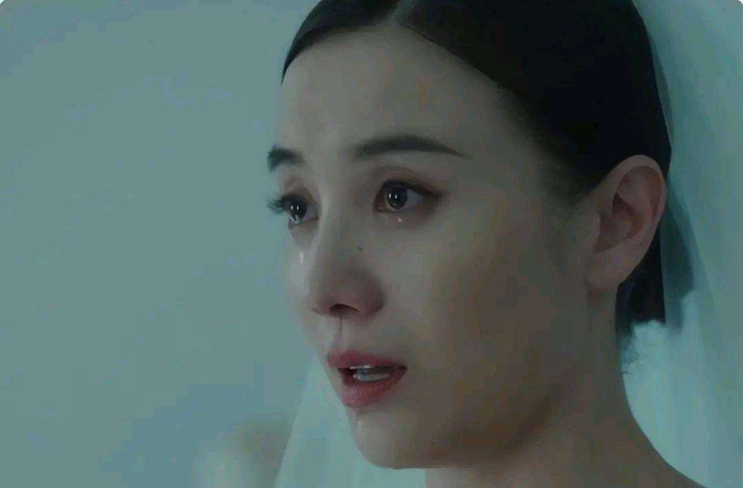 宋佳|宋佳新剧里的角色和《人世间》里的周蓉举手投足之间几乎一模一样