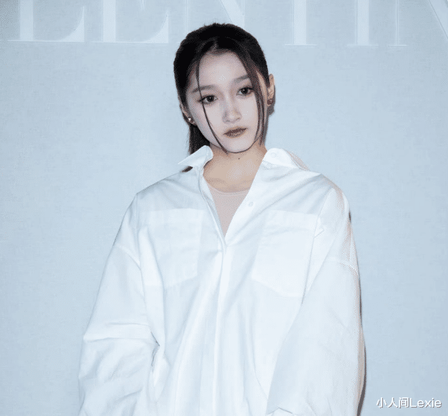 成毅 关晓彤脖子忘了涂粉,成毅精致的土气,程潇齐刘海翻车没辨识度