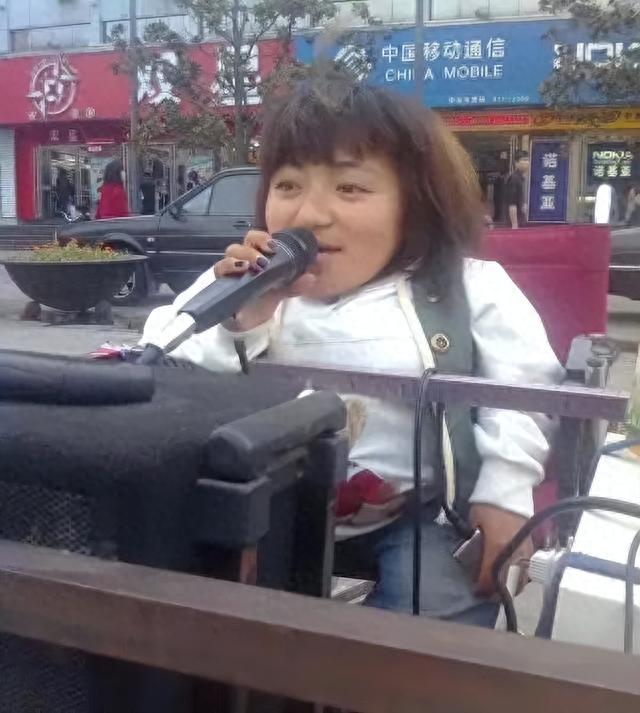 袖珍女李喜梅两任丈夫曝光，国庆大婚，公婆的表情一言难尽