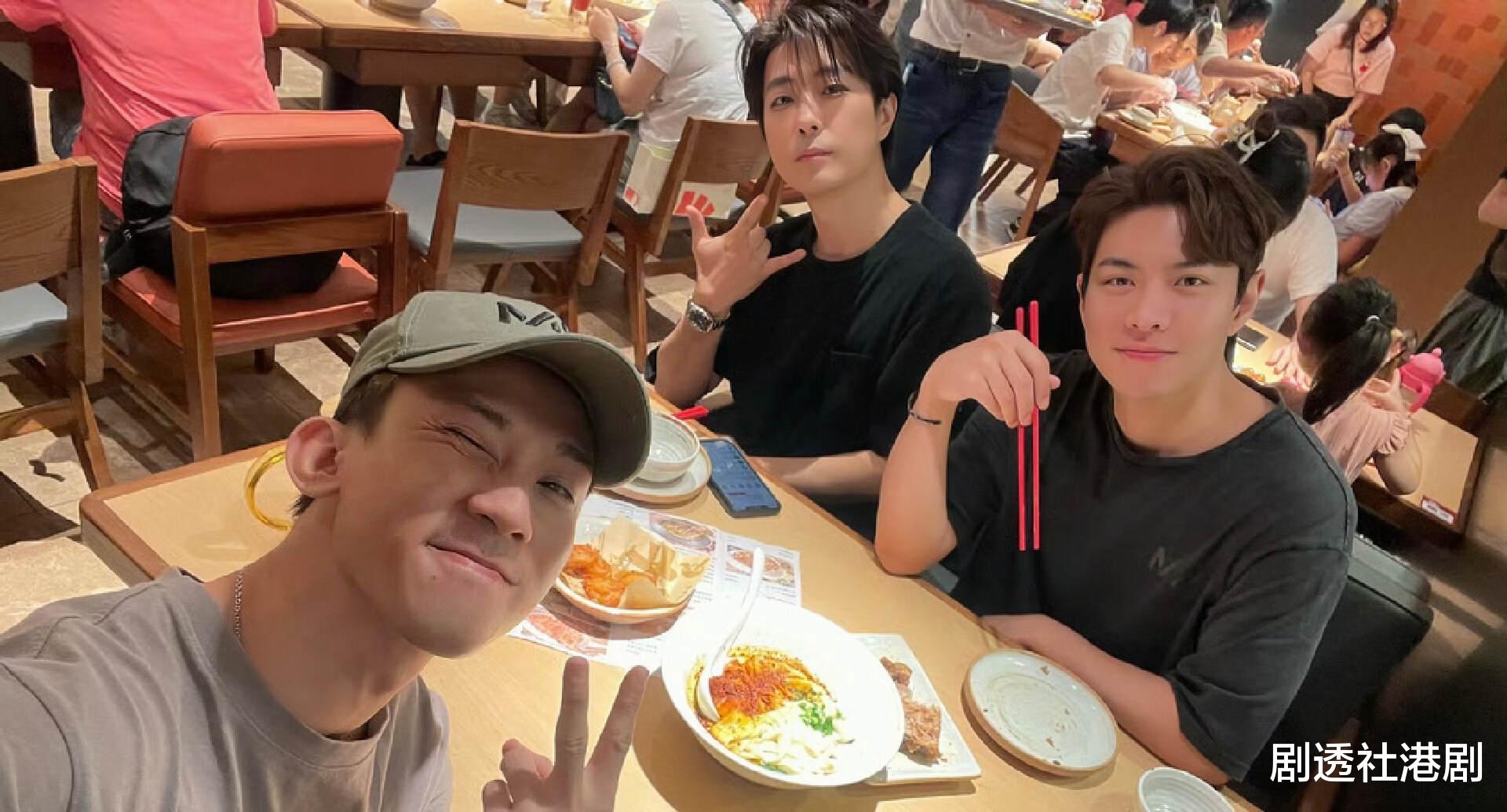 恭喜！TVB三知名男星在内地卖鸡蛋仔，半年不到成功开五家分店