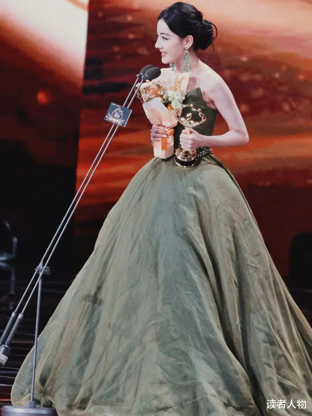 赵露思艳压迪丽热巴?看见生图我笑了