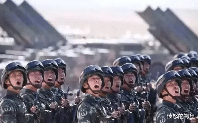 老胡|脱口秀演员House在演出中涉嫌侮辱人民军队,老胡第一时间出来解围了