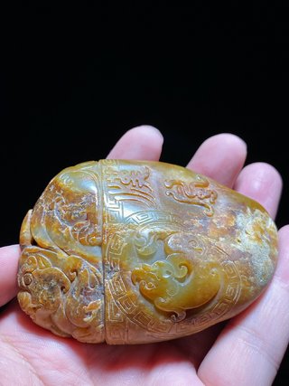 苏作 老和田玉 黄沁籽料 府上有龙 汉风