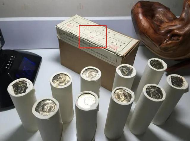 这种早期的壹圆硬币别乱丢!单枚价值5000多,一般人找不到!