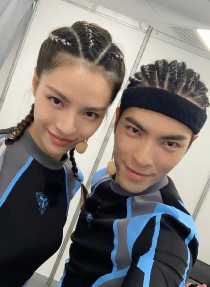 原来男女演员也能撞脸，像异父异母的亲兄妹，本人见了都要愣三秒