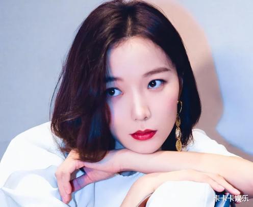 资源多也没用？人前人后两幅面孔，这5位女星红不起来是有原因的