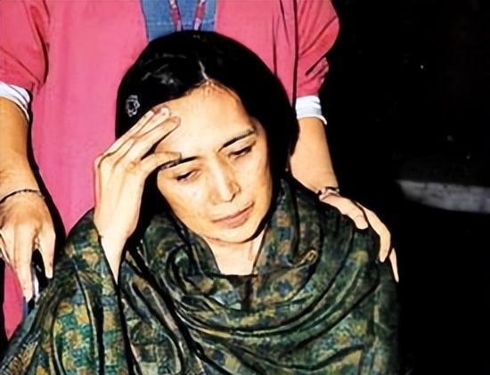 这一次，躺在重症监护室的李嘉欣，让我们明白了什么是“现世报”