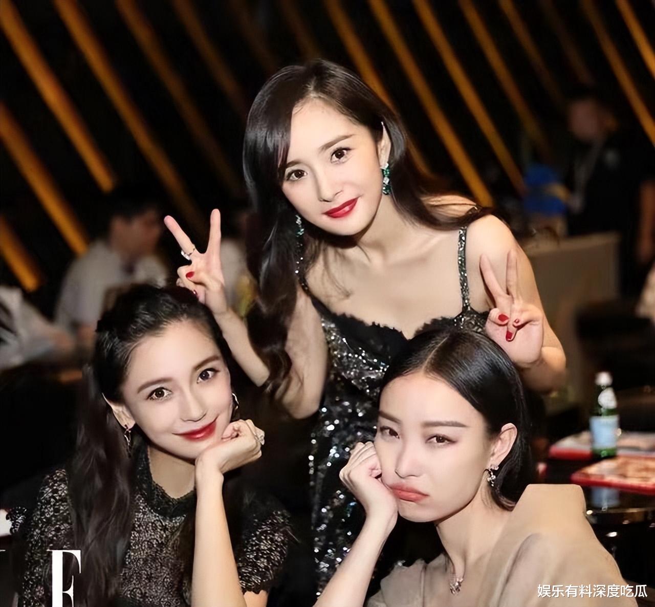 被资本操控的女星多卑微?雪莉边走边捂,赵露思冲破穿衣底线