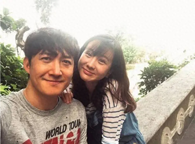 出道多年零绯闻,演技好还不油腻,一家子幸福,今45岁成人生赢家