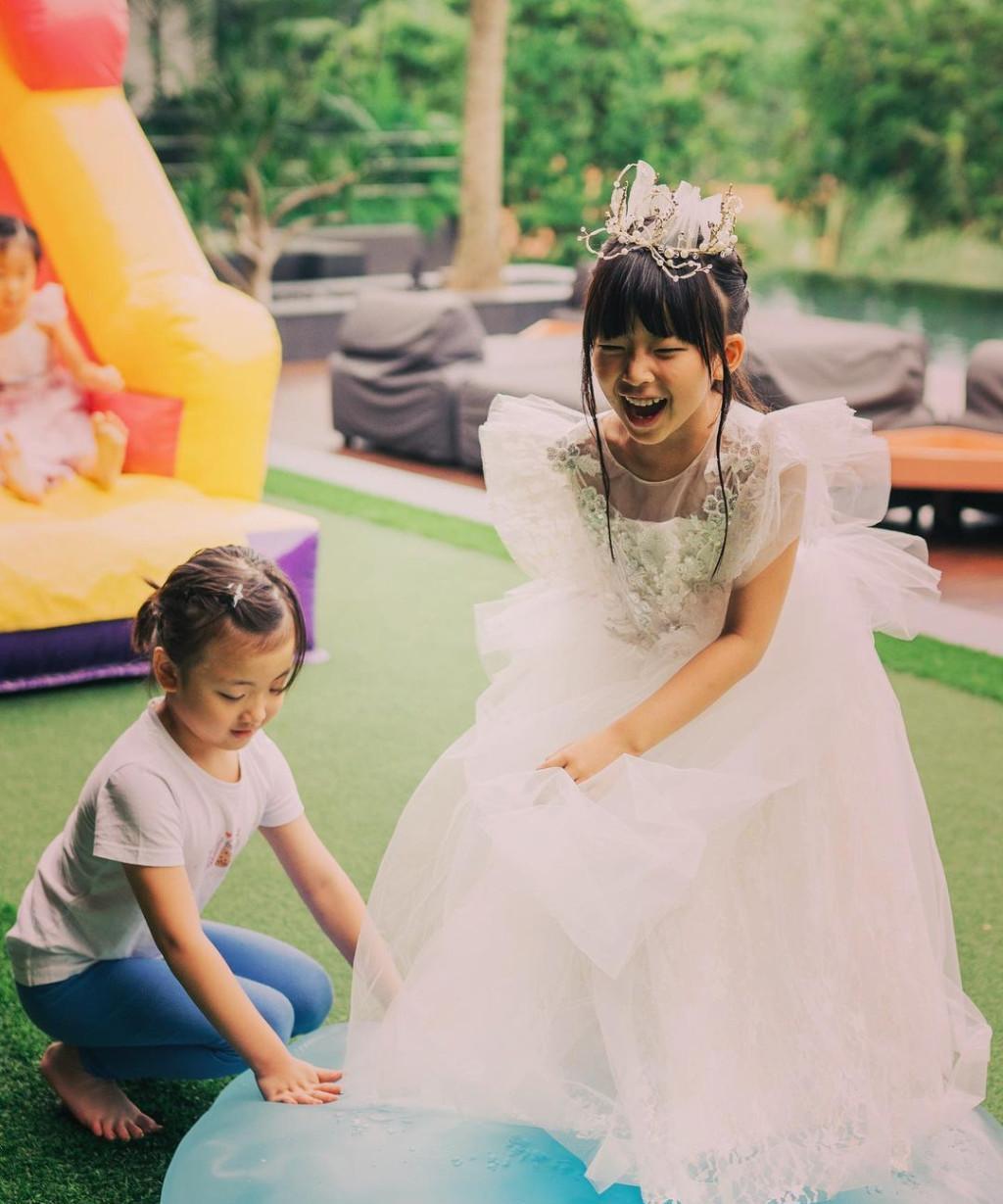 向佐前女友生完二胎封肚，和百亿富豪老公都是二婚，调侃孩子太多