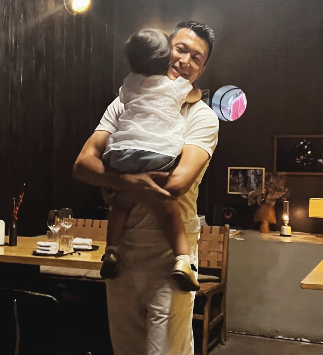 朱珠|朱珠深夜秀恩爱,老公王昀佳被嘲面相不好,被调侃是富婆收割机