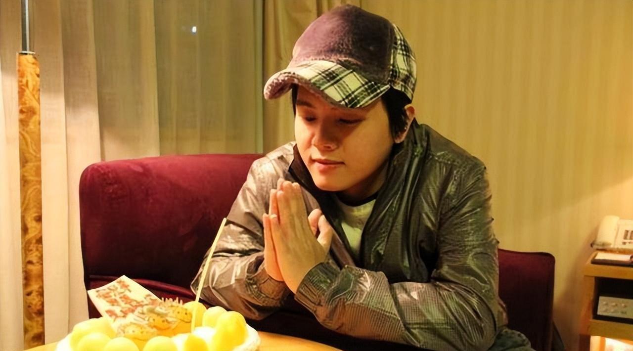 |15岁开演唱会,19岁日进斗金,拒绝春晚的邀请,竟没人说耍大牌