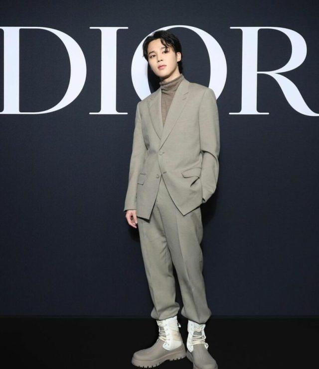 春节档|BTSJiMin与贝克汉姆合照,世界明星的聚会让巴黎“天翻地覆”