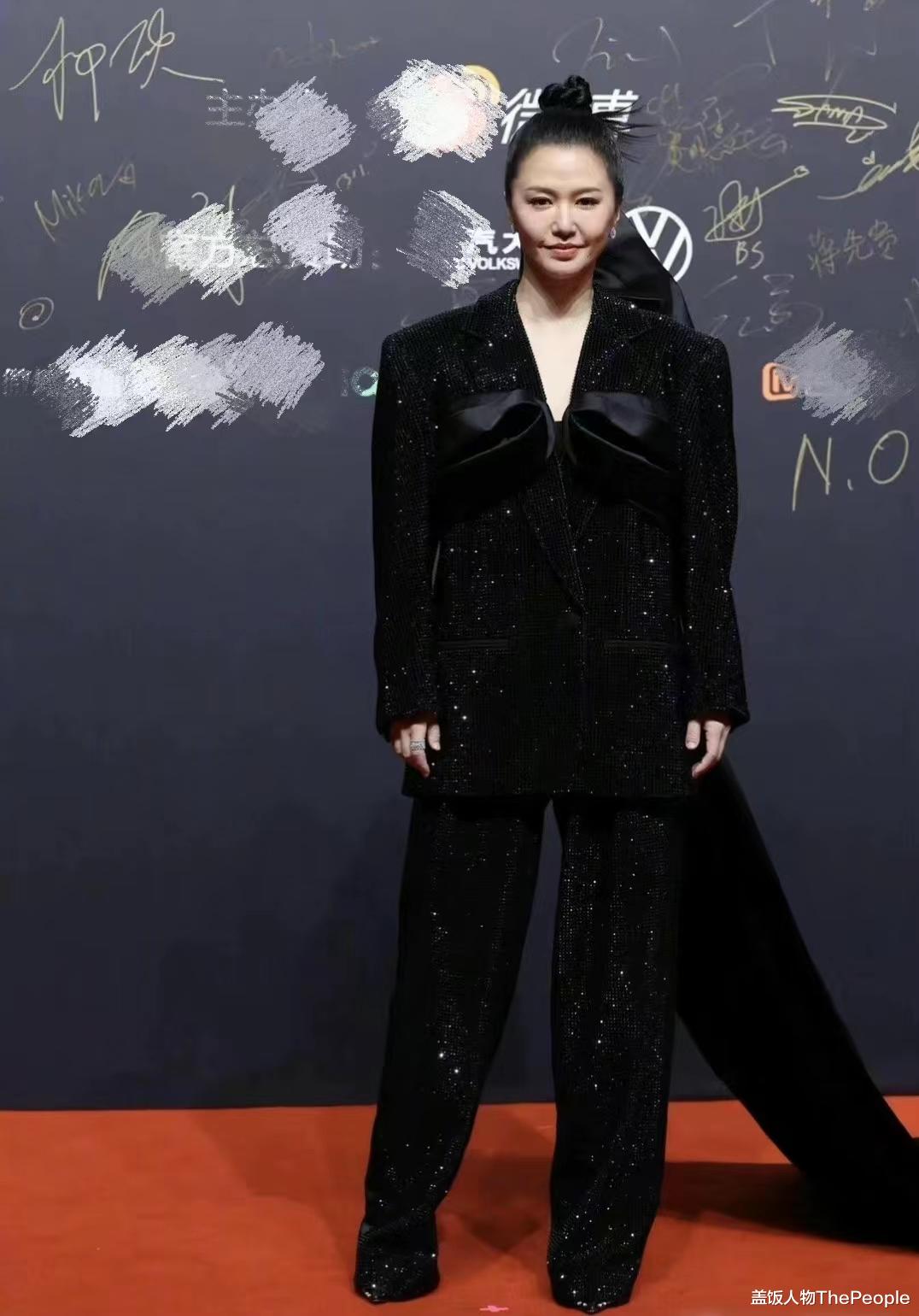 生图|阿娇小肚子、谭维维膀大腰圆、杨丞琳腿粗…女星生图揭露人间真实