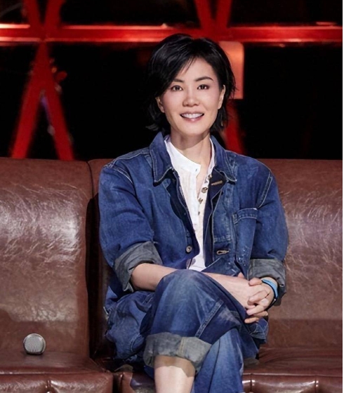 王菲谢霆锋婚礼现场疑曝光!离婚两次,没想到还是被谢贤接受