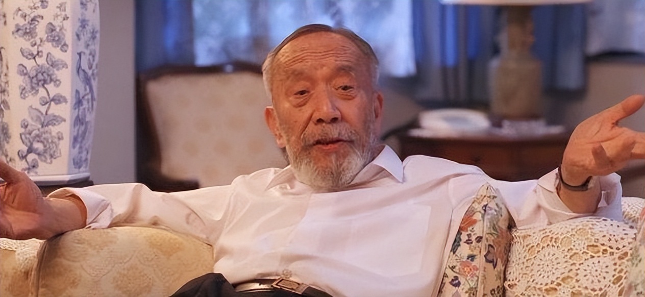 资产曾超李嘉诚,70岁才入娱乐圈,乌龙院方丈的一生坎坷又波澜