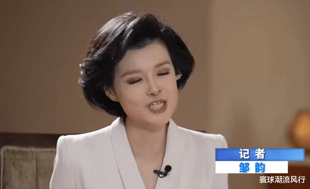 央视美女主播邹韵采访叙利亚总统!穿西装谈吐优雅不输董卿,超牛