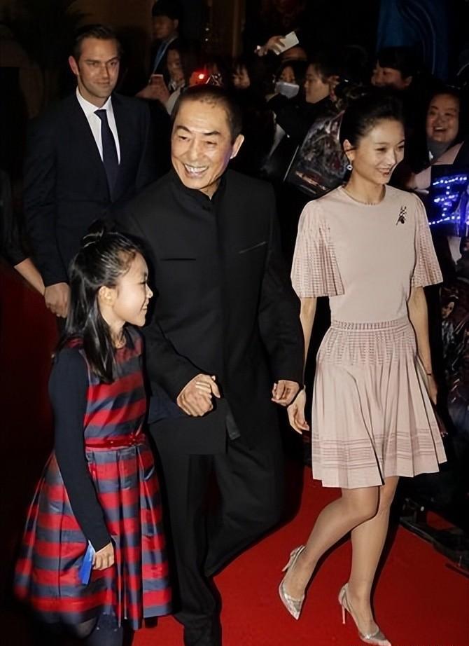 73岁张艺谋离婚风波后续！小31岁娇妻退网8个月，夫妻久未秀恩爱