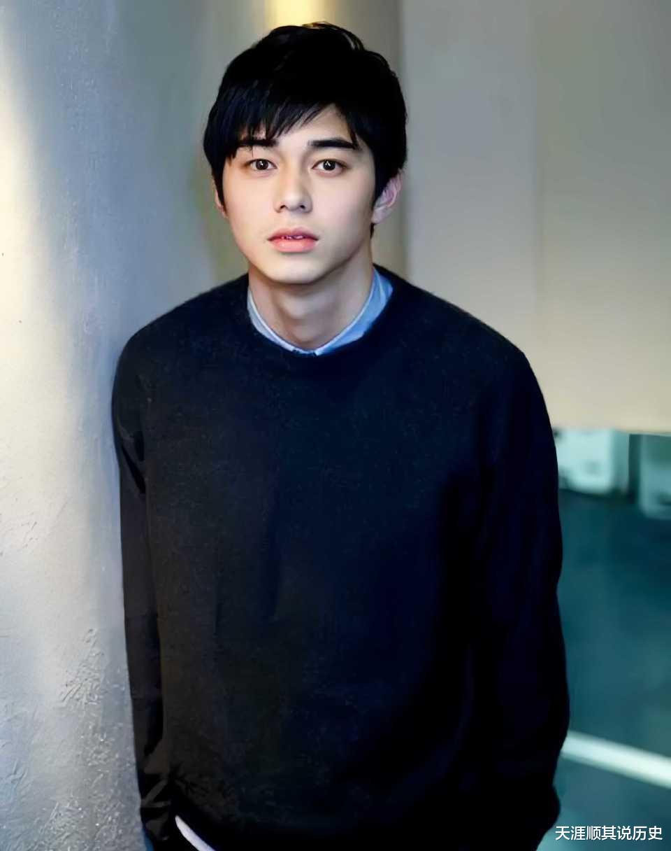 娱乐圈曝光:渣男明星怀孕期间背叛妻子,如今深山隐居开启后宫生活!