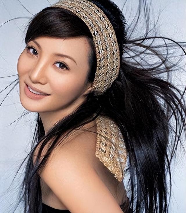 陶虹因病去世后，乐嘉和九岁女儿搬至美国，如今生活美好如初