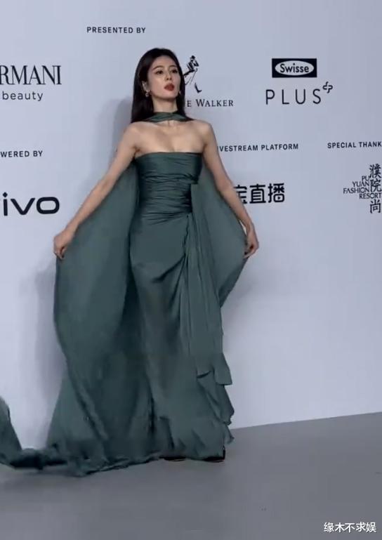 GQ盛典这一夜，杨紫白鹿虞书欣3大“普女”聚首，生图集体翻车！