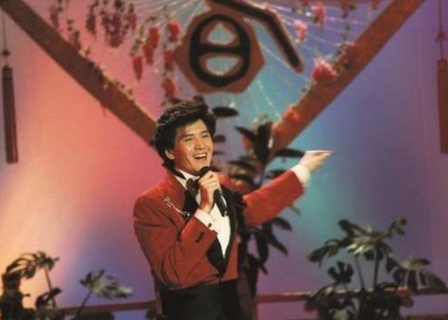 费翔|爱国被封杀14年，春晚不敢拍下半身，4位女神追的费翔为何不婚？