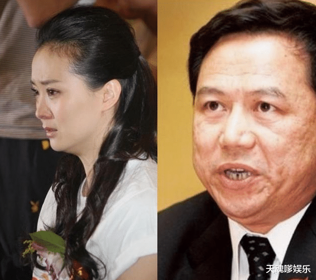 50岁王艳晒16秒视频引争议，手拿莲华神情抑郁，直言不要轻易结婚