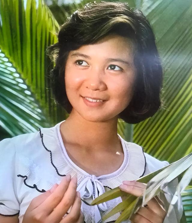 原来他就是蔡明儿子!隐瞒37年不公开,是蔡明的骄傲更是最大心病