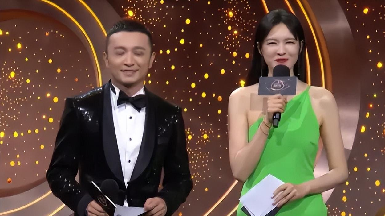 胡歌|胡歌爆冷获奖赢肖战，唐嫣被拦门外，赵丽颖不去参加才是人间清醒