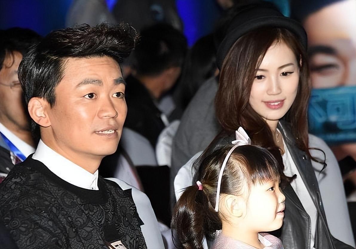 王宝强马蓉合体现身,12岁女儿撮合父母复婚,网友:这也能原谅?