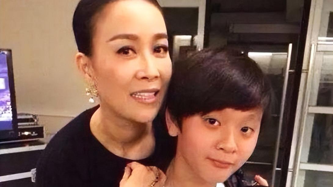 那英儿子高兴：遭亲生父亲抛弃有阴影，母亲再婚继父治愈他的半生