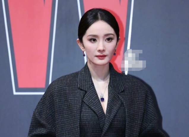 41岁孙俪红毯翻车!露长腿穿深V,黄毛脸肿沟壑多,养生效果差?