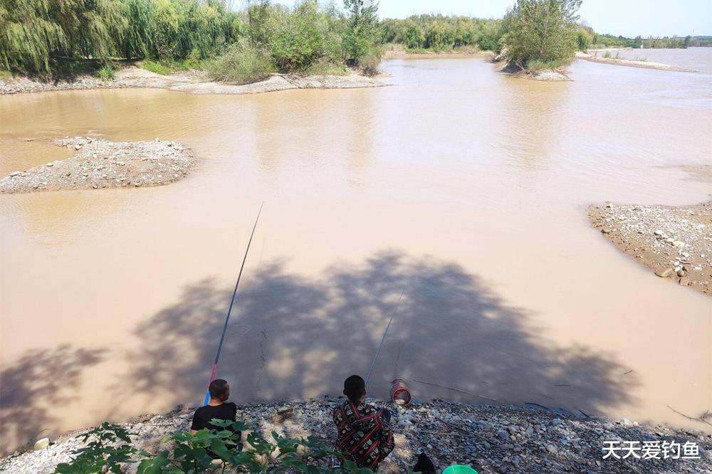 秋季野钓,从这3个方向选钓位,肯定能找到鱼窝