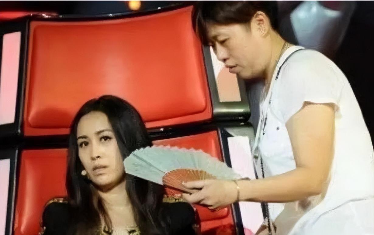 明星|表面是明星背后装皇帝,员工跪地帮其穿鞋,区区艺人这么威风?