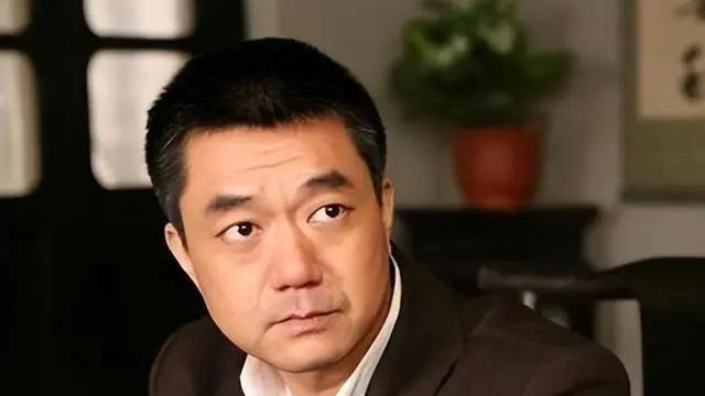 董勇：和前妻离婚后一度恐婚，却在45岁被嫂子逼迫娶了小9岁娇妻