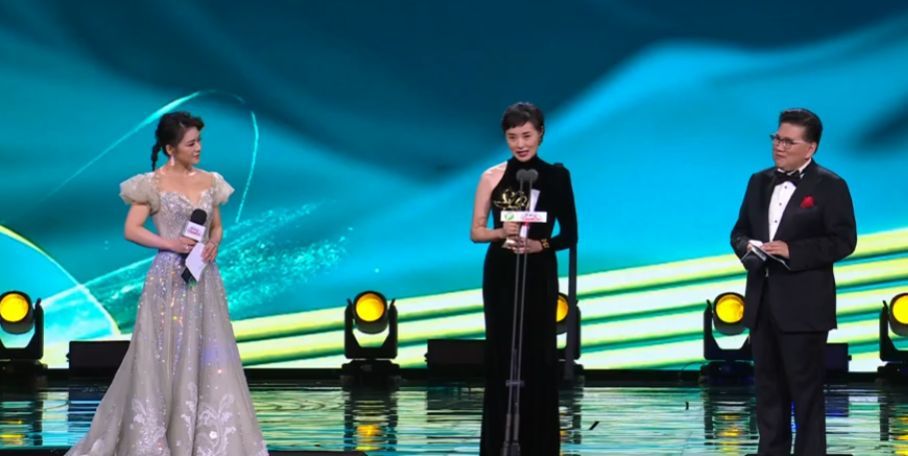 赵丽颖3次白玉兰封后失败,吴越拿视后证明奖项没有向流量低头