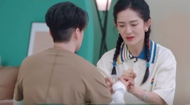 吴倩|吴倩官宣退出《乘风2023》,视力下降将暂停一切工作,止步于四公