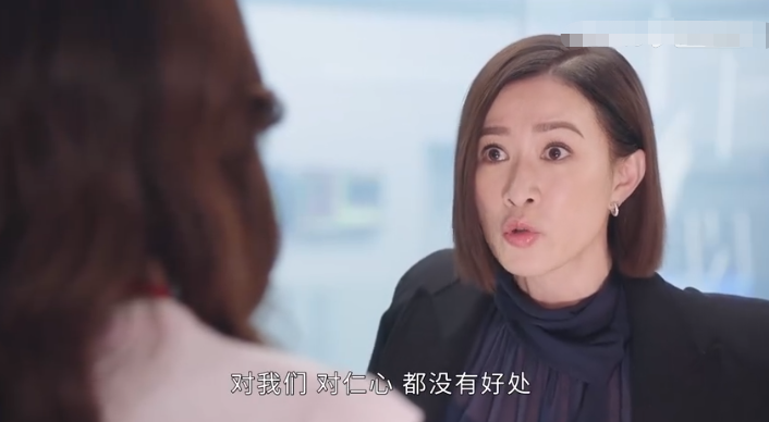 《新闻女王》冲上热搜榜第一，打了多少资方的脸，佘诗曼又赌赢了