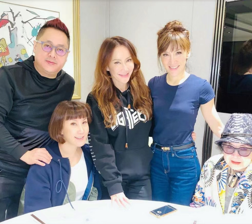 李玟将于明日下葬，墓园已为其设立纪念展，粉丝约定到场送别偶像