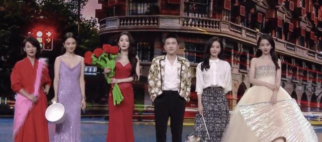 Angelababy|《奔跑吧》路透曝光,baby和男闺蜜张大大比心,不受前夫合照影响